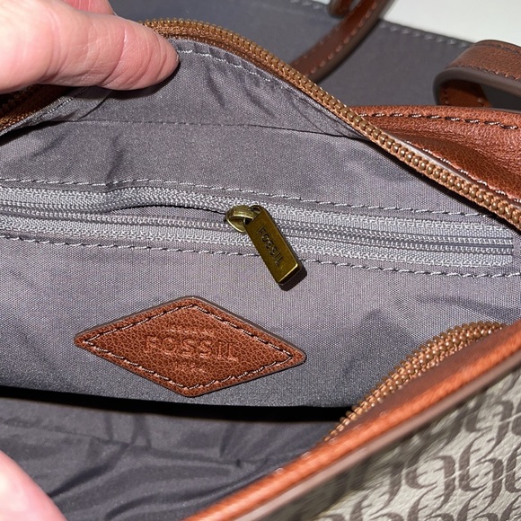 Fossil Women's Gabriella Printed PVC Small Flap Crossbody NWT - Picture 10 of 17